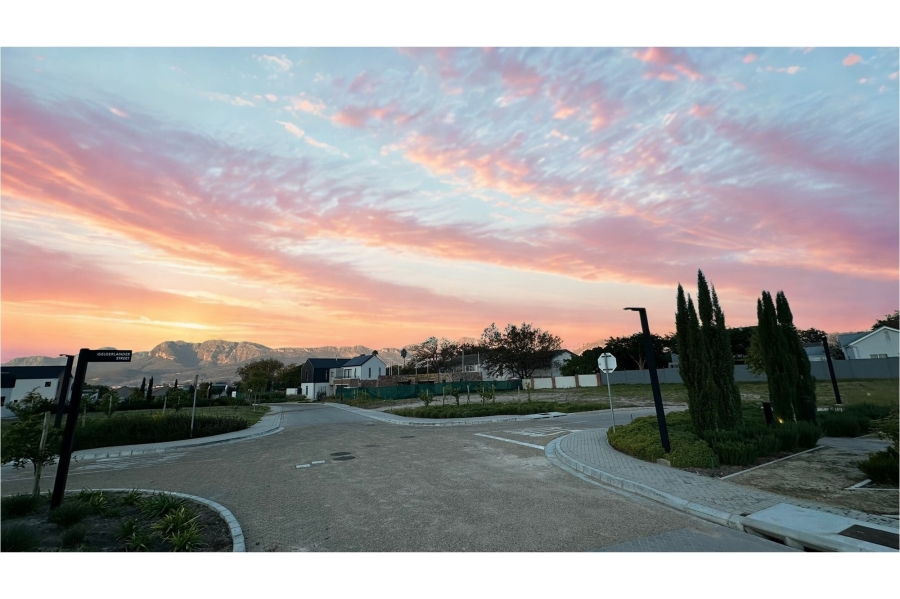 To Let 3 Bedroom Property for Rent in Lemoenkloof Western Cape